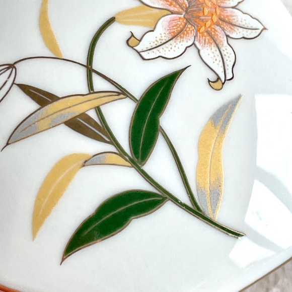 Vintage Japanese Octagonal Porcelain Trinket Box/w White Lily Design - Picture 13 of 15